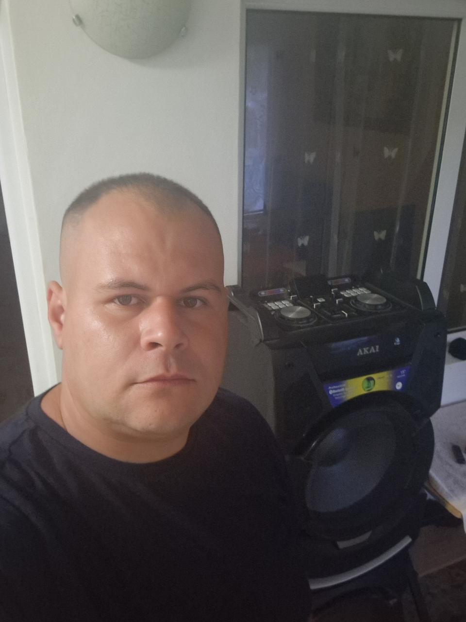 Buna doresc o.relatie serioasa cu o fata din pitesti sau apropiere