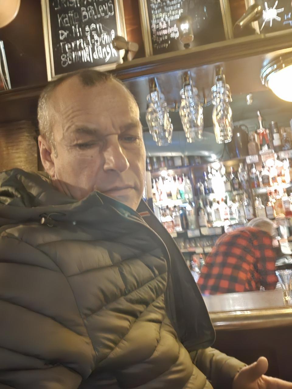 Divortat si singur prin norvegia