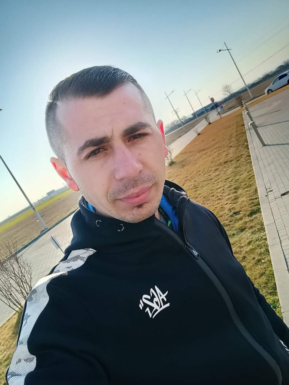 Bună vreau să te cunosc ????Îmi place să călătoresc alaturi de tine ✋
