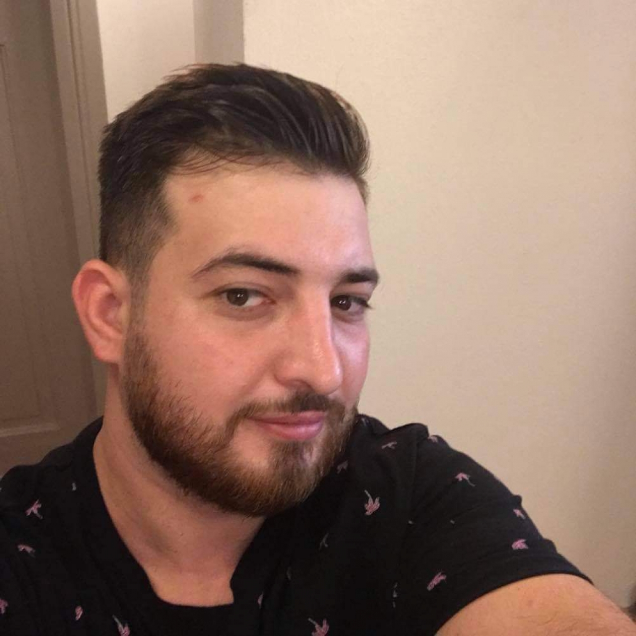 Debea aștept să ne cunoaștem!