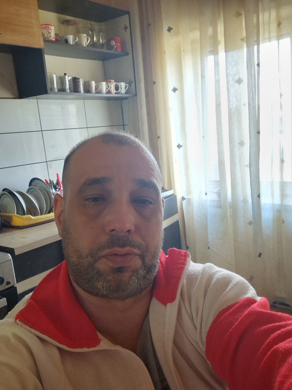 Buna,doresc sa cunosc o fata,pt o rel. serioasa,casatorie