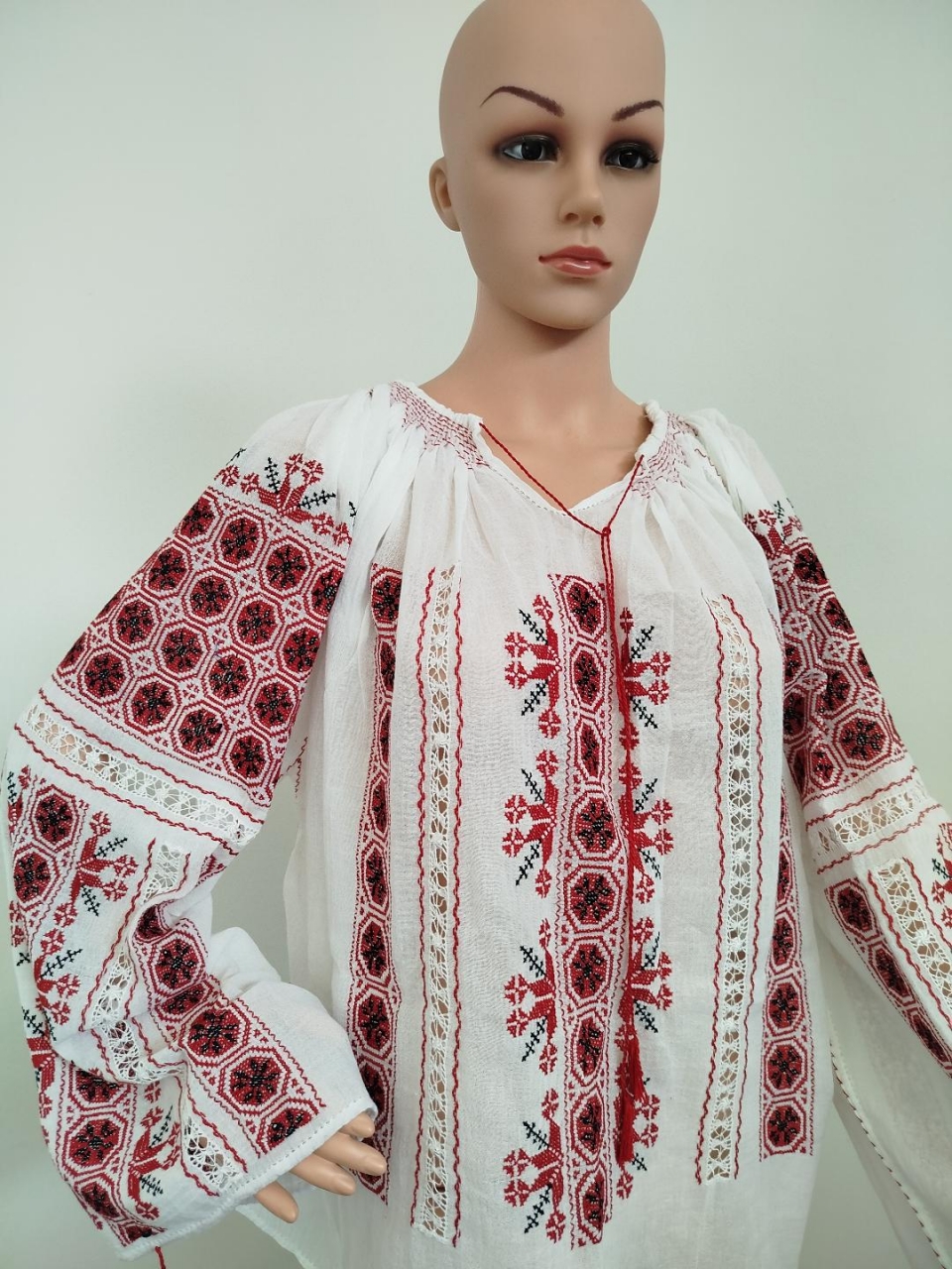 Ie traditionala romaneasca model Roti