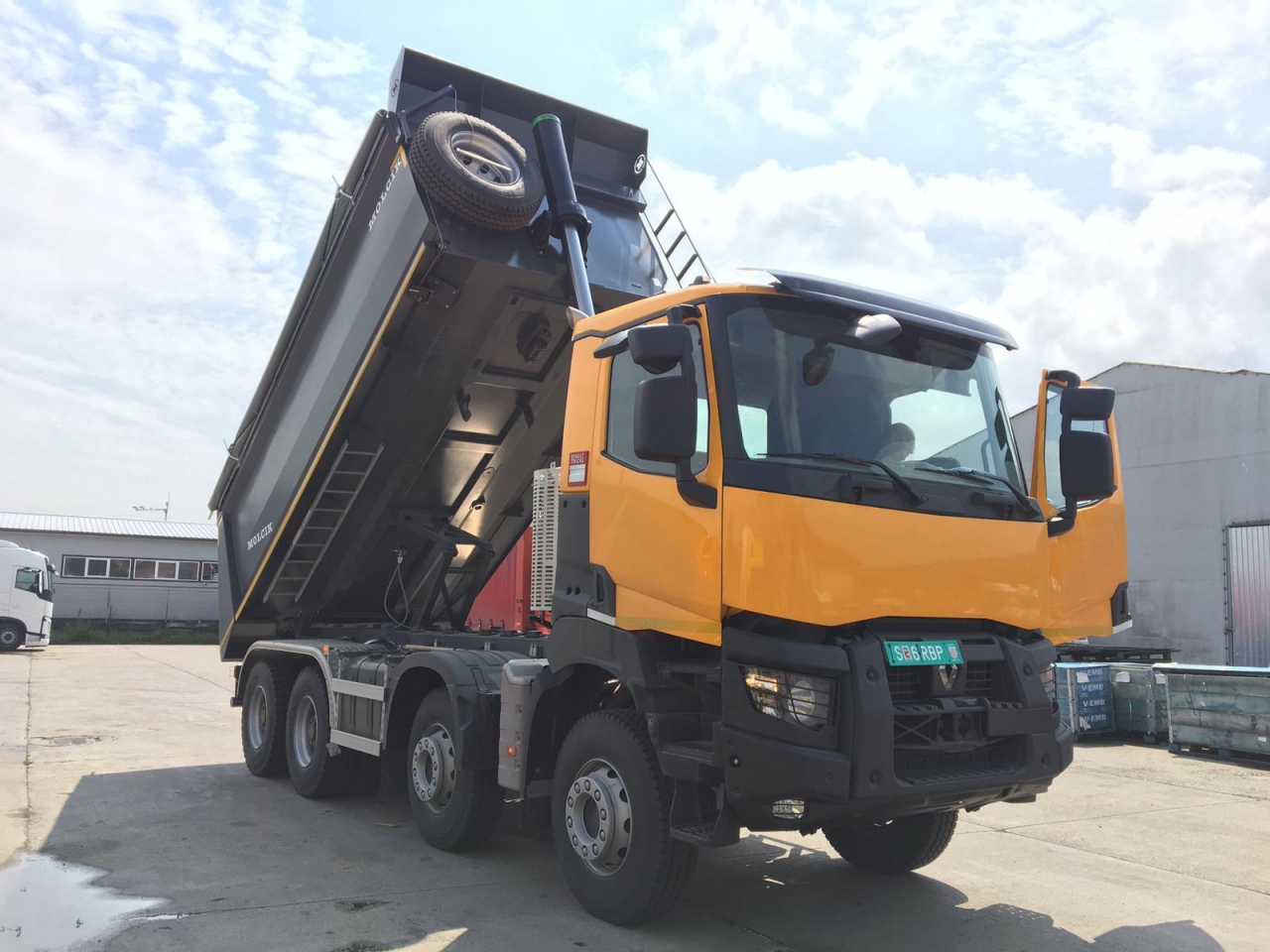 Angajam sofer profesionist categ B,C,E + atestat macara pliabila