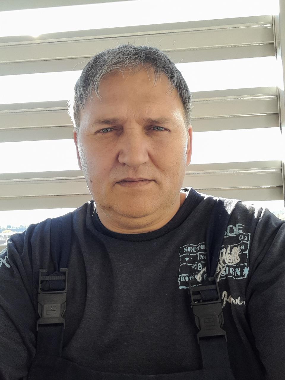 Divorțat caut partenera