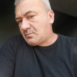 Caut o doamna singura