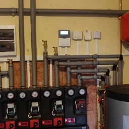 Servicii profesionale instalații termice/lemne/ panouri solare.