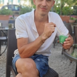 Om de afaceri,caut relație cu o fatã. - imaginea 2