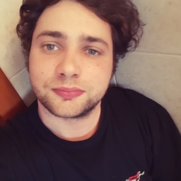 Caut prietenaa/ sotie:)