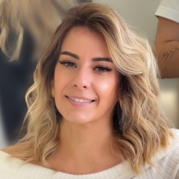 O FATA CAUTA O RELATIE SERIOASA