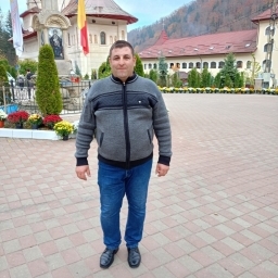 Bărbat singur, caut femeie pentru o relație de prietenie/căsătoeie