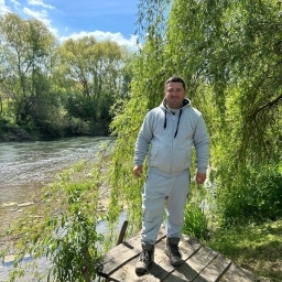 Singur caut relație alaturi de o femeie si matură
