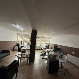 Închiriez spațiu comercial 120 mp stradal strada Ticuș 8  - imaginea 2