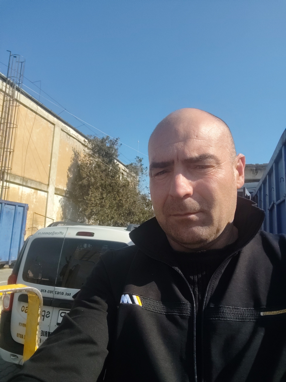 Bărbat serios familist caută o doamnă serioasă 