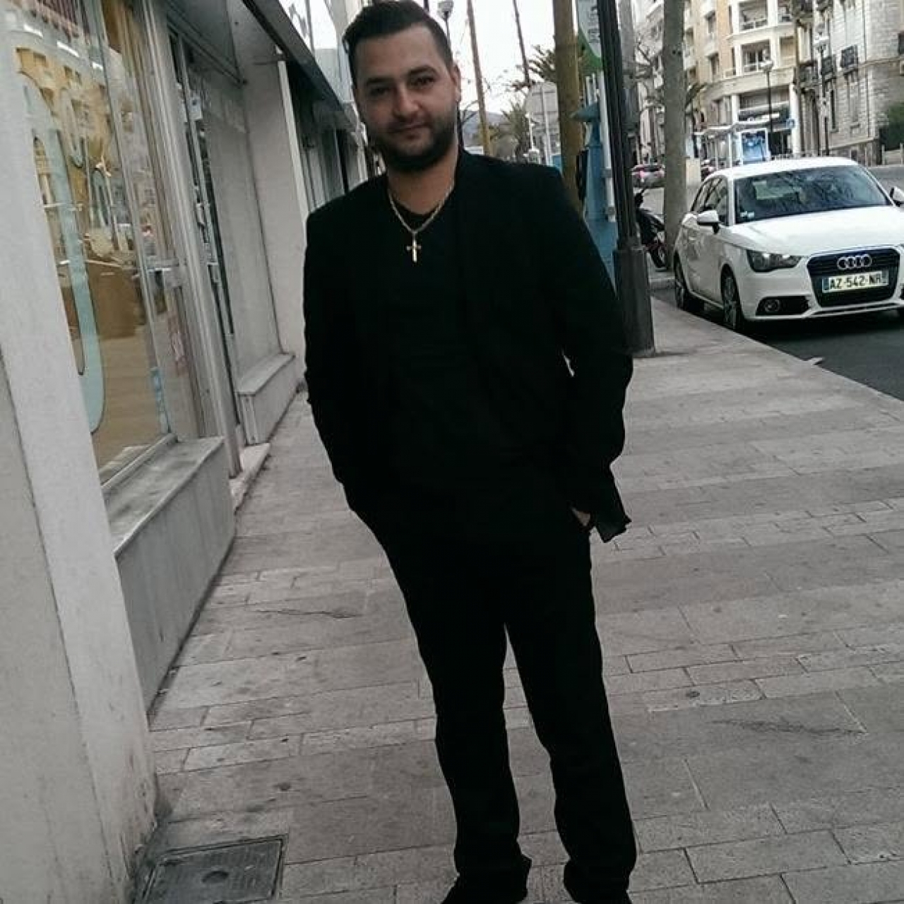 singur caut ce imi lipseste 