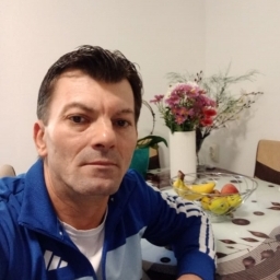 Singur 46 de ani - imaginea 5