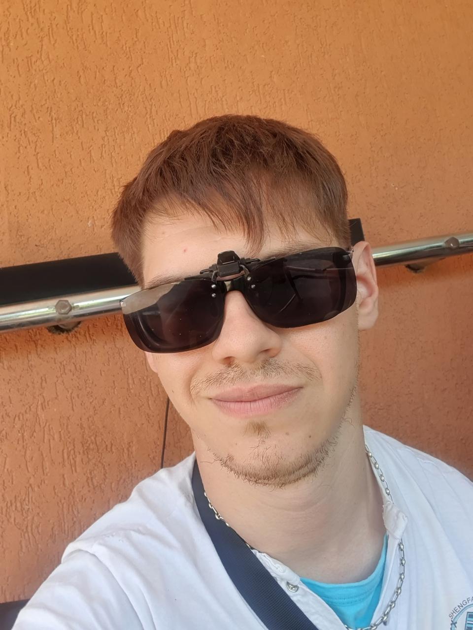 Baiat tânăr 26 de ani