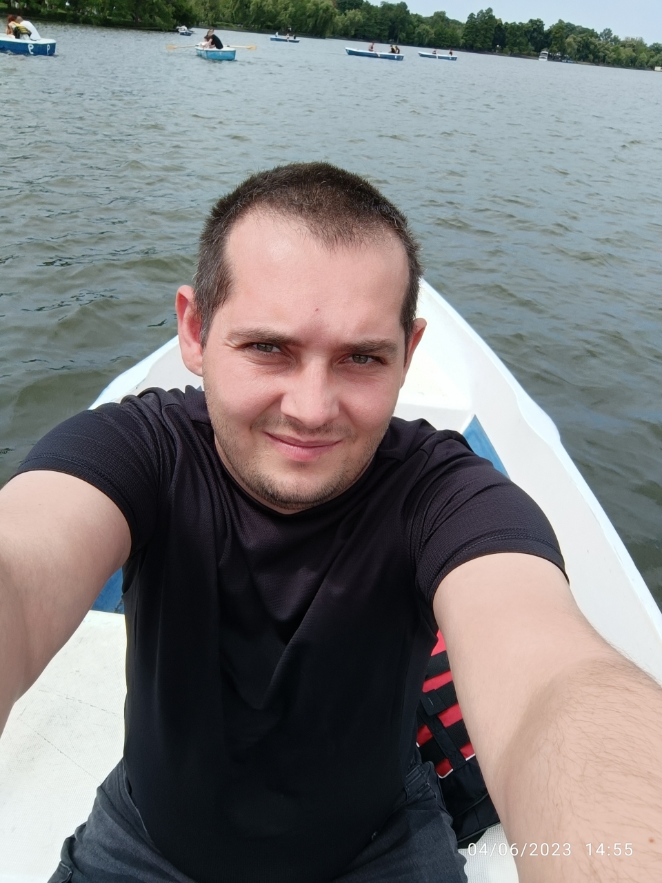 SUNT IN CAUTARE DE O RERATIE SERIOASA