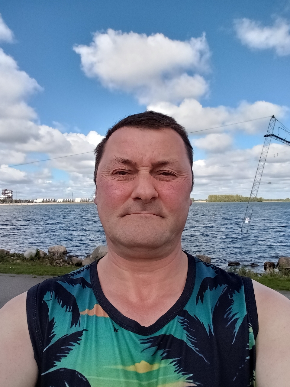 ASTEPT FEMEIE FIZICĂ REALA