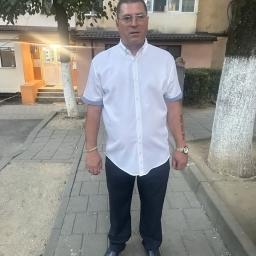 Caut femeie din Pitești