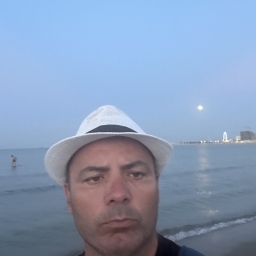 Îmi caut iubită, soție, , prietenă.