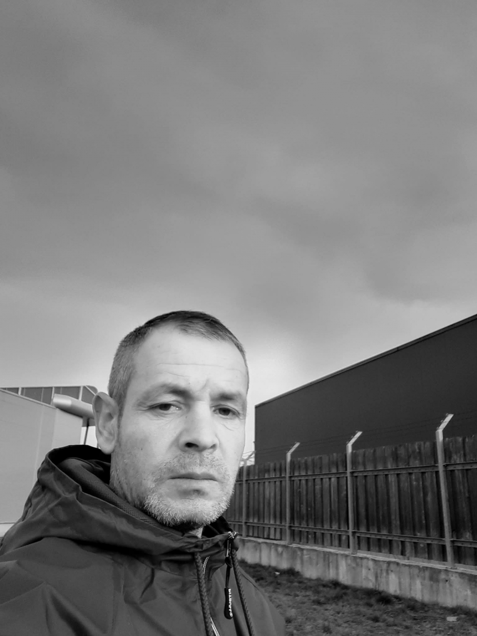 Bărbat Caut Relație Serioasă.