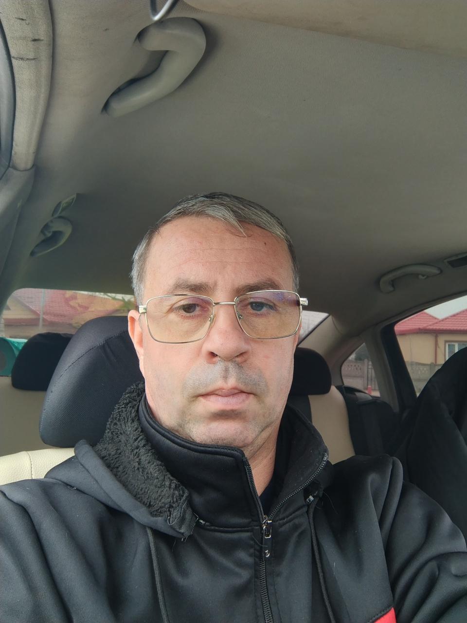 Caut o relație de prietenie