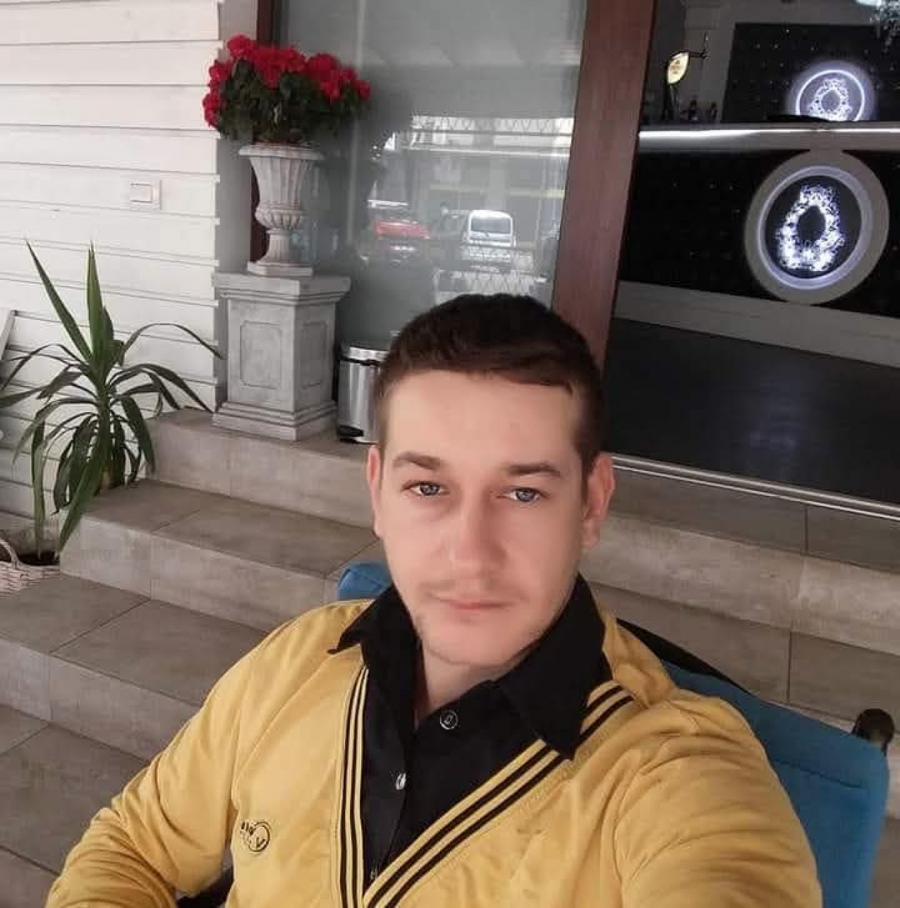 Baiat singur caut o relație setioasă