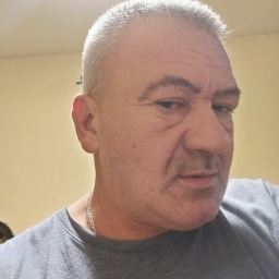 Barbat singur caut doamna