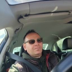 Caut relație de lungă durată