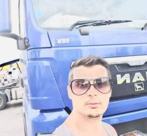 Buna sunt singur hai sa vorbim gândește-te si la tine