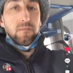 Mă numesc Iura caut o fată serioasă - imaginea 5