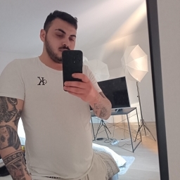 Eu sunt singur și tu ești singura?