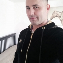 Relație deschisa, Stabila, Caut Prietena, nu sunt gelos 