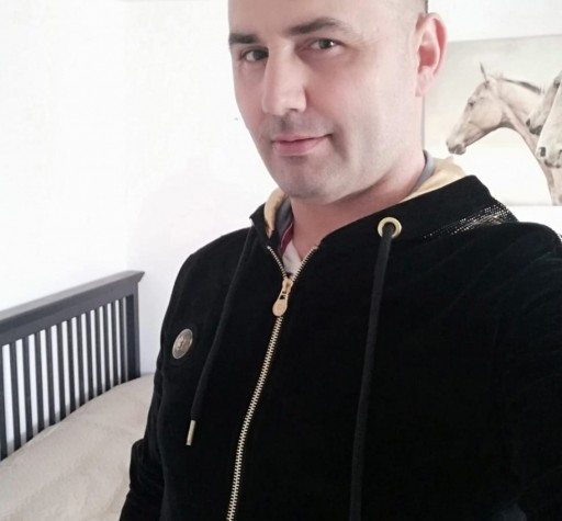 Relație deschisa, Stabila, Caut Prietena, nu sunt gelos 