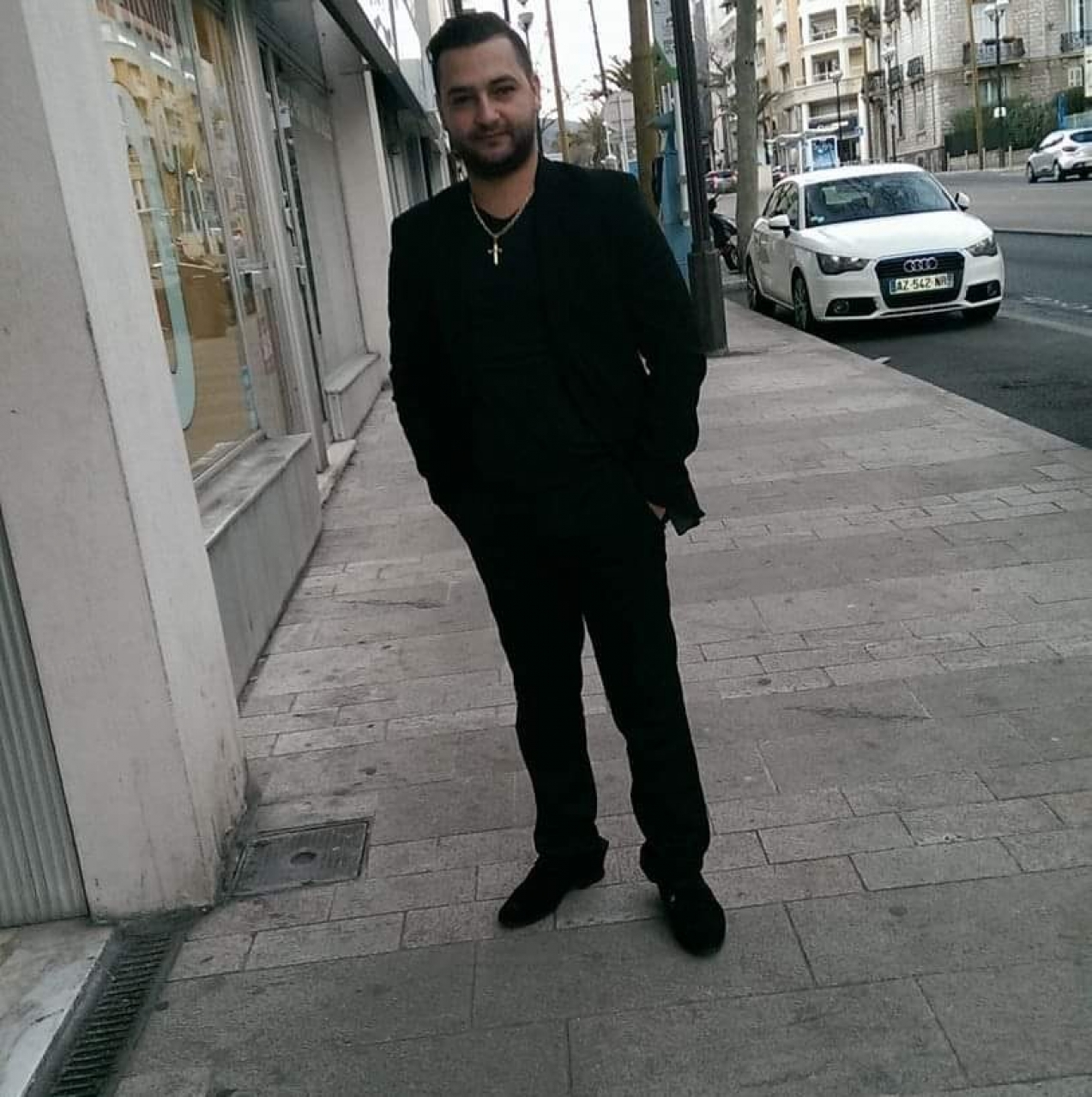 esti singura contacteaza-ma