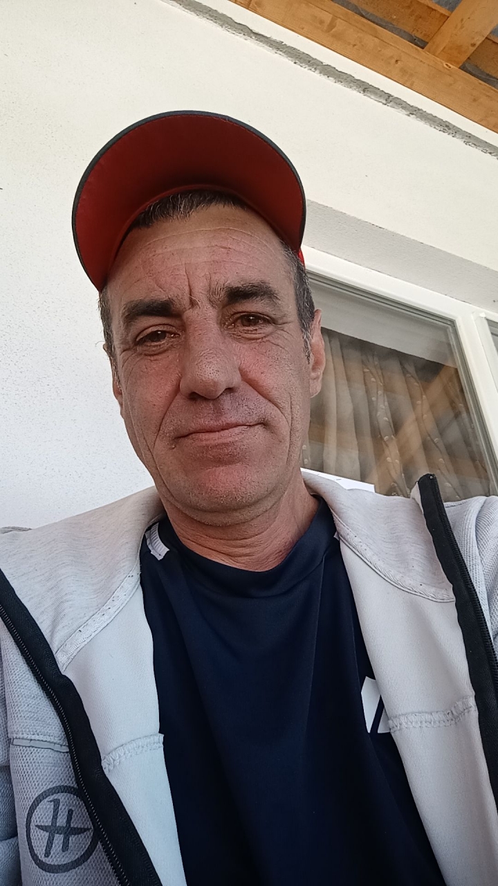 Caut o fata ptr căsătorie relație serioasă nu aventuri. 0757398314