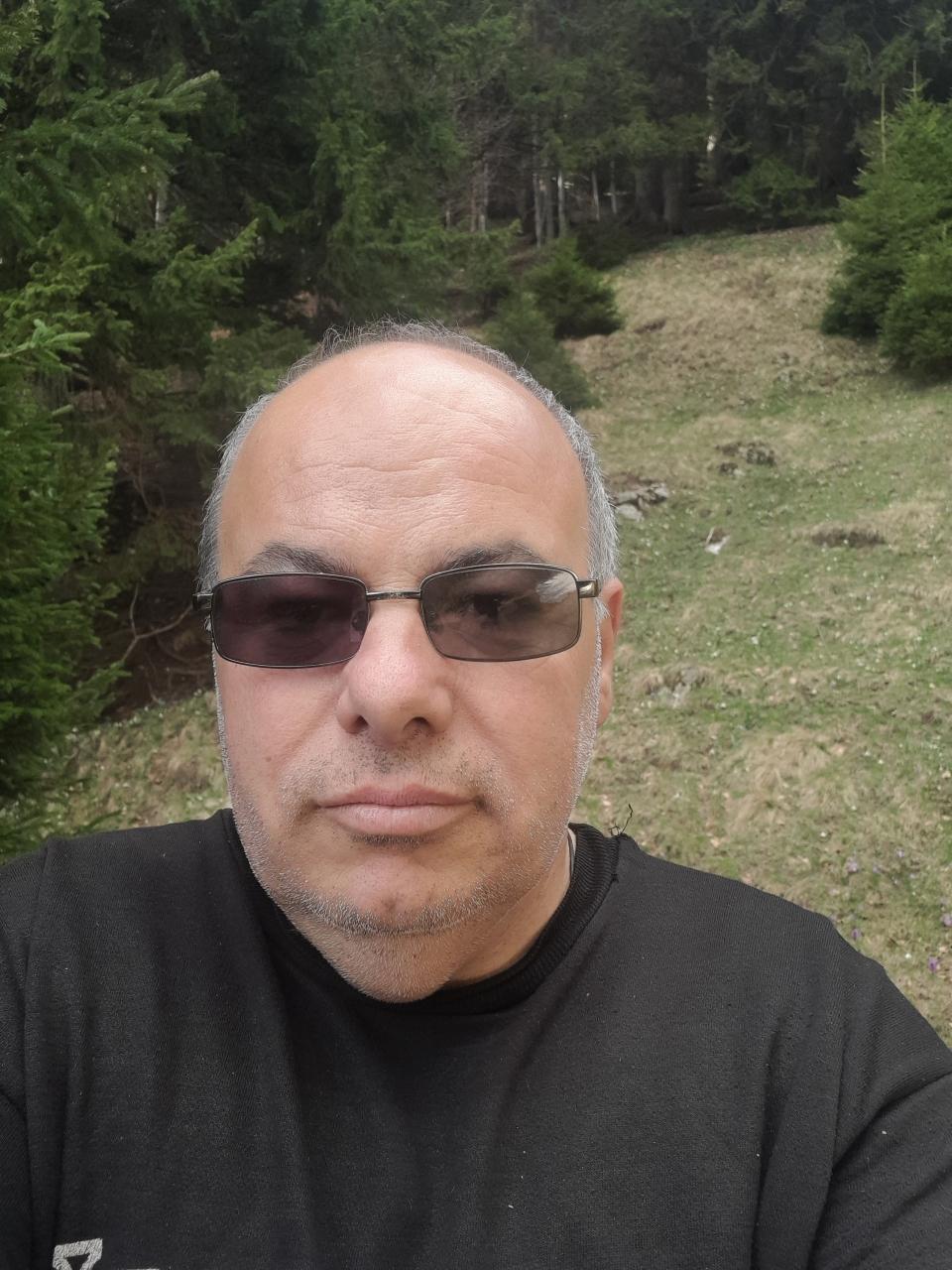 Buna! Dacă vrei sa ne cunoaștem 0759872180