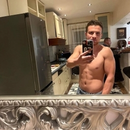 Caut o fată foarte serioasă să pot avea o relație frumoasă și de lungă - imaginea 2