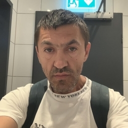 Caut o Femeie Singurá