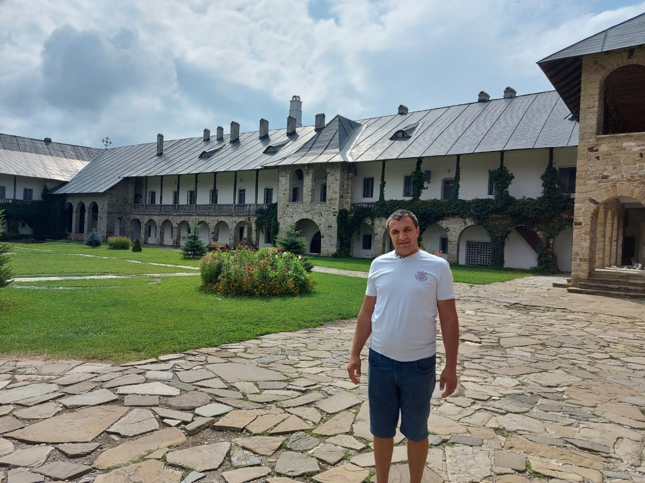 Bună sunt singur și fără obligații 