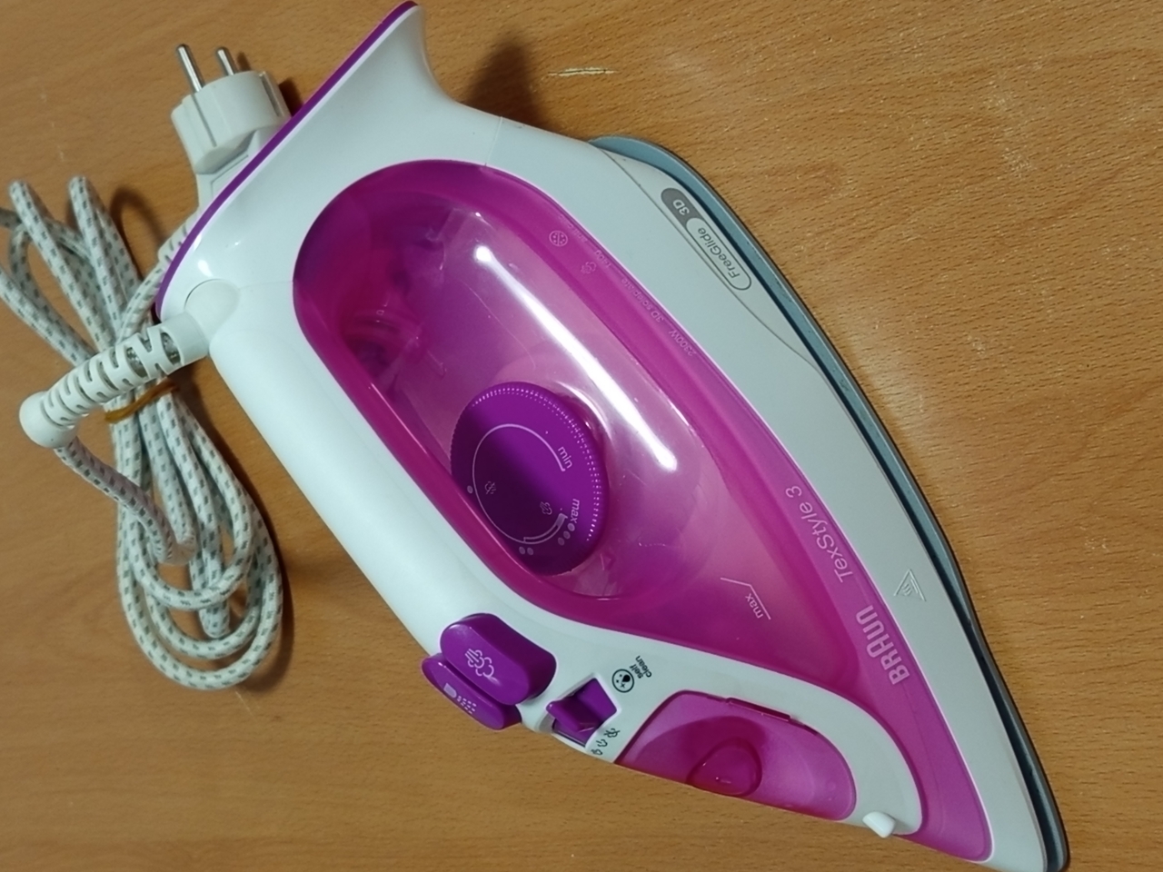 Vând Fier de Călcat cu Abur BRAUN SI3030PU, 2300 W