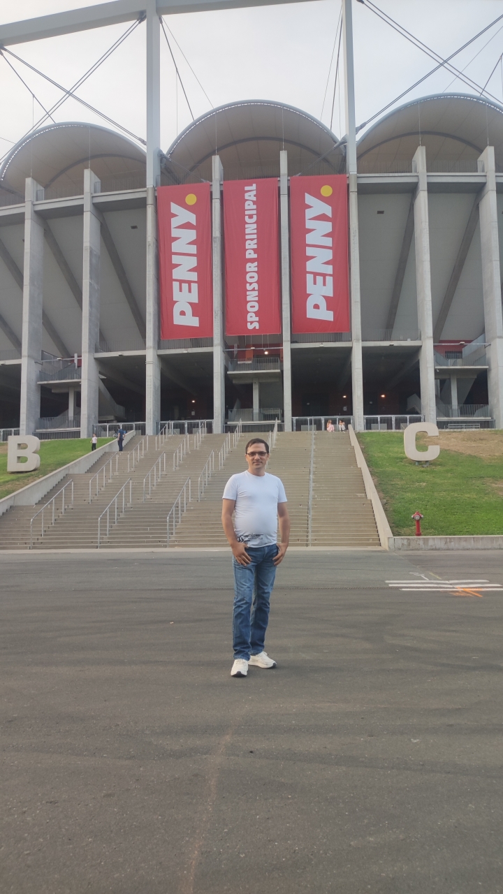 Bărbat singur pentru relație serioasă cu o femeie 