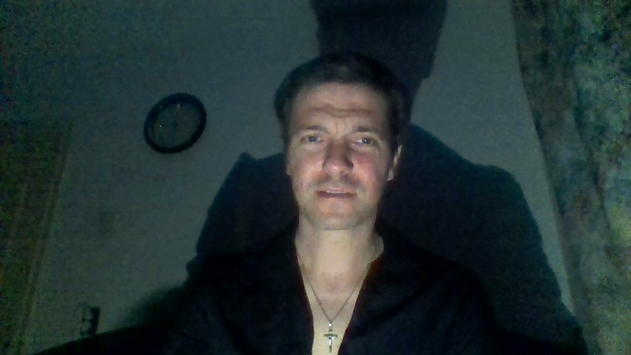 Buna, mi ar placea sa bem cafeaua impreuna..eu locuiesc in Ploiesti da