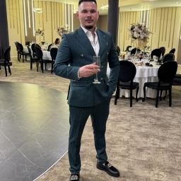 Bărbat singur 30 de ani