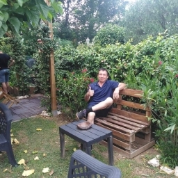 Caut o relație de lungă durată 